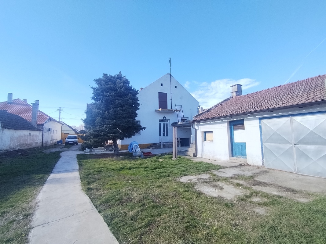 m2Gsigma nekretnine, Zrenjanin, Širi centar, više od šest soba kuća na prodaju, 1948