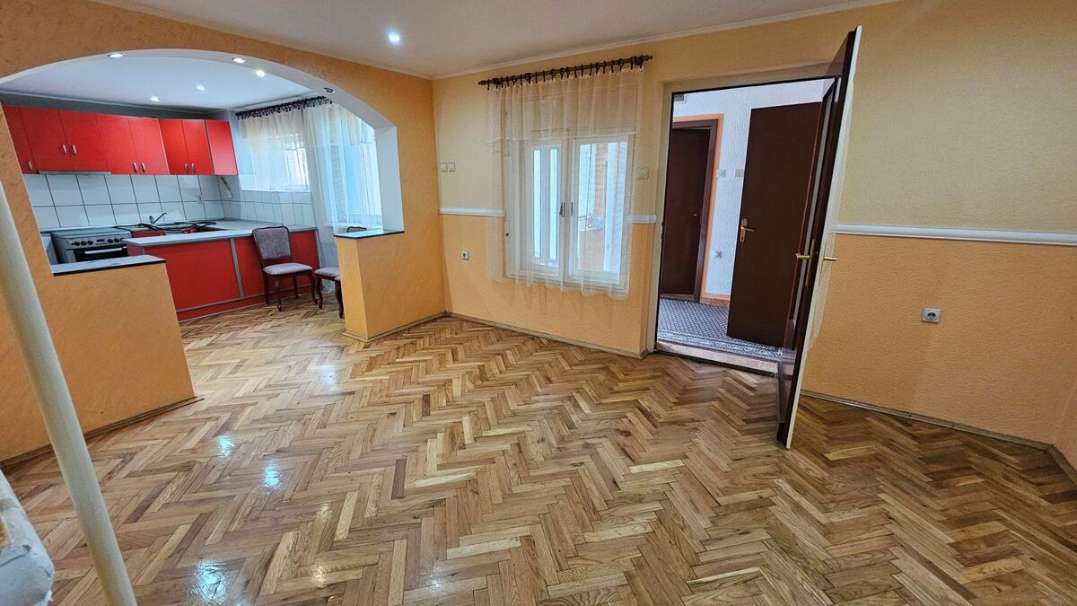 m2Gsigma nekretnine, Zrenjanin, 4. jul, šestosobna kuća na prodaju, 2565