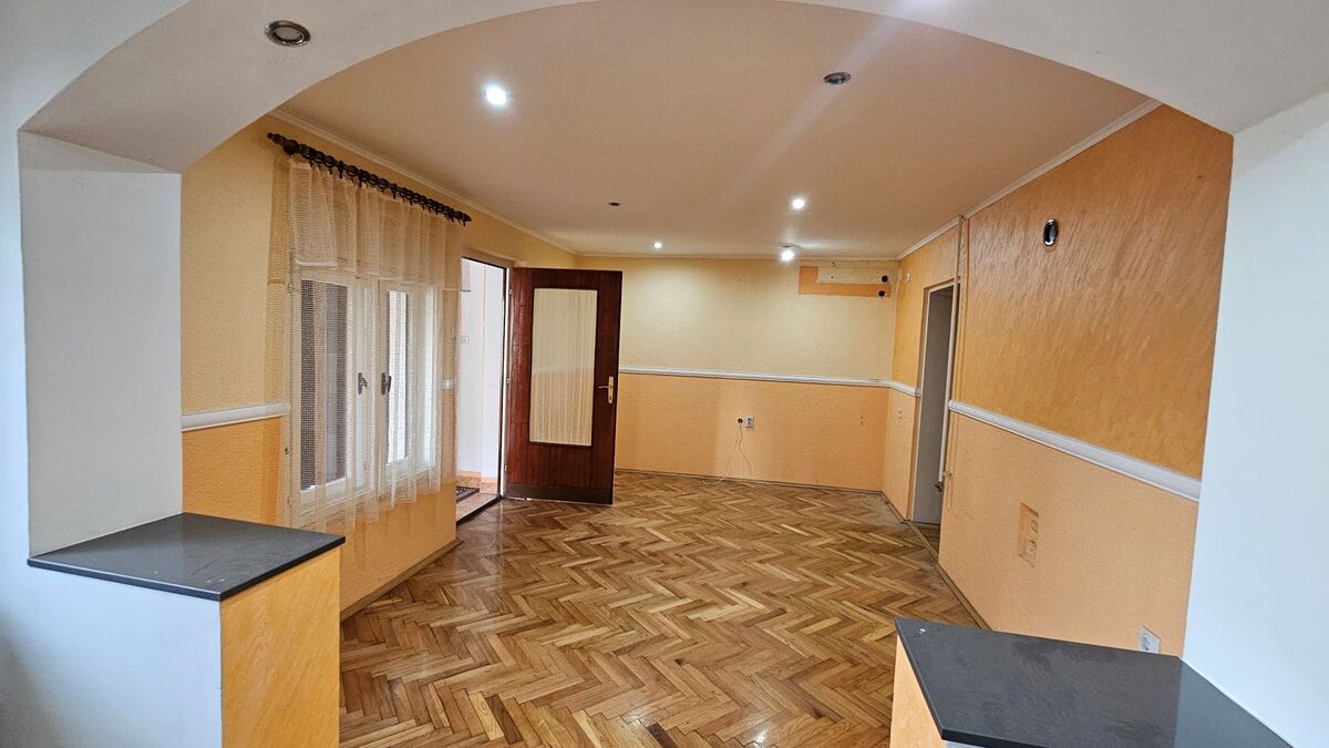 m2Gsigma nekretnine, Zrenjanin, 4. jul, šestosobna kuća na prodaju, 2565