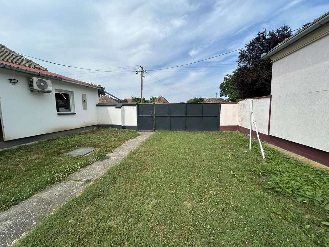 m2Gsigma nekretnine, Zrenjanin okolina, Aradac, četvoroiposobna kuća na prodaju, 2636