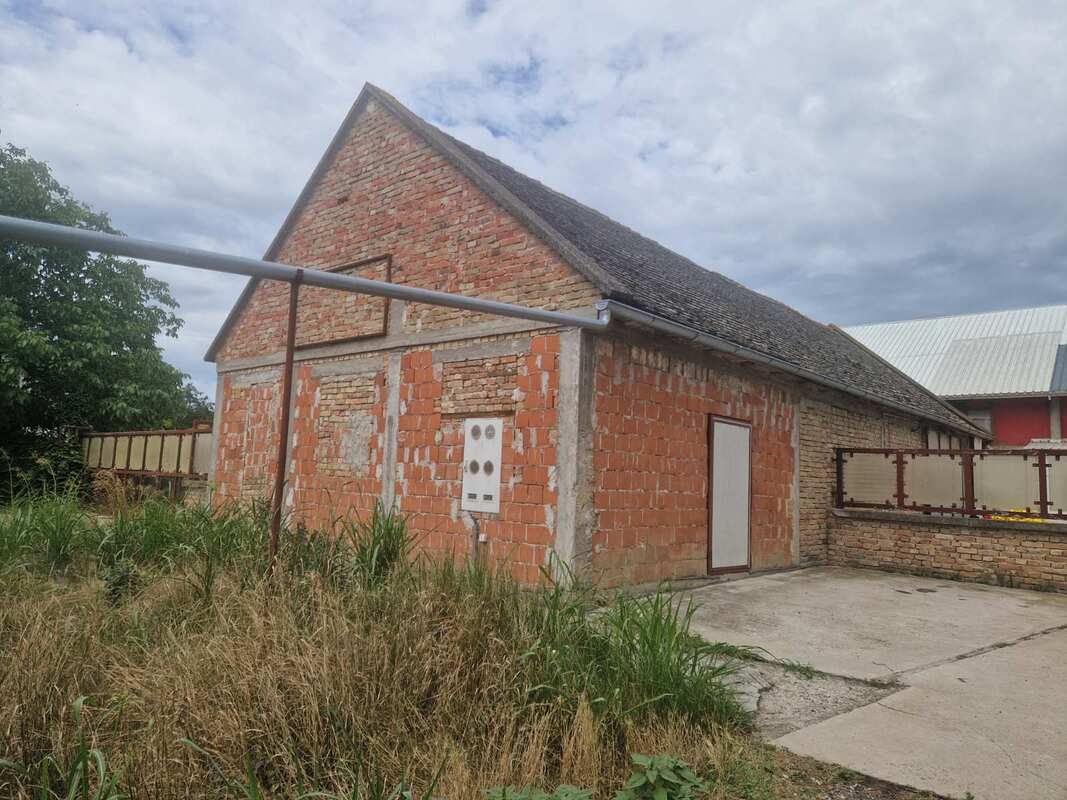 m2Gsigma nekretnine, Zrenjanin okolina, Aradac, poslovni prostor na prodaju, 2639