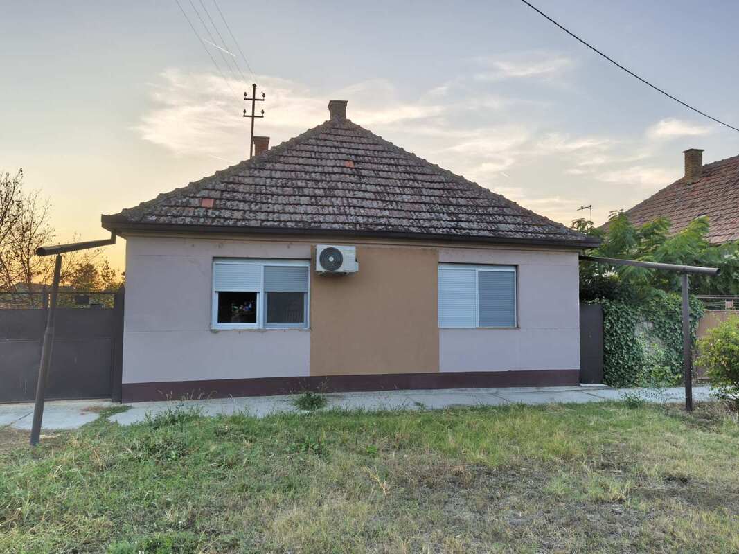 m2Gsigma nekretnine, Zrenjanin okolina, Aradac, trosobna kuća na prodaju, 2701