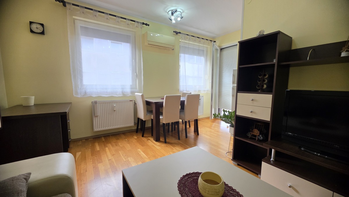 m2Gsigma nekretnine, Zrenjanin, Žitni trg, dvosoban stan na prodaju, 2717